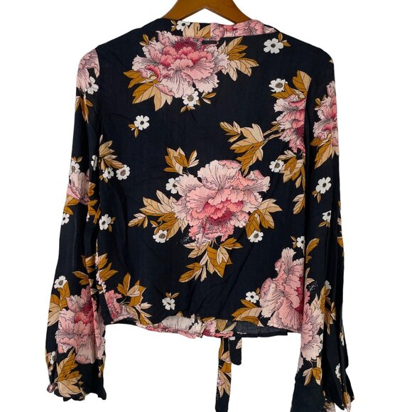 Billabong Shirt Size Medium Floral Crop Flare Sleeve Blouse Button Front Tie Nec - Picture 2 of 7